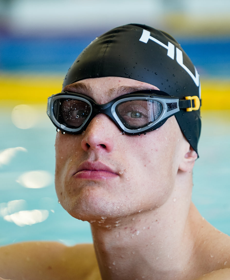 HUUB Aphotic II Swim Goggle - photochromatic auto-darkening swim lens, ratchet strap, spare nose pieces